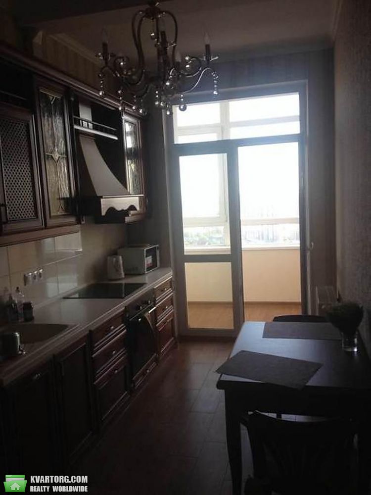 Rent out 2-room apartment. Киев,  Щорса — photo 3