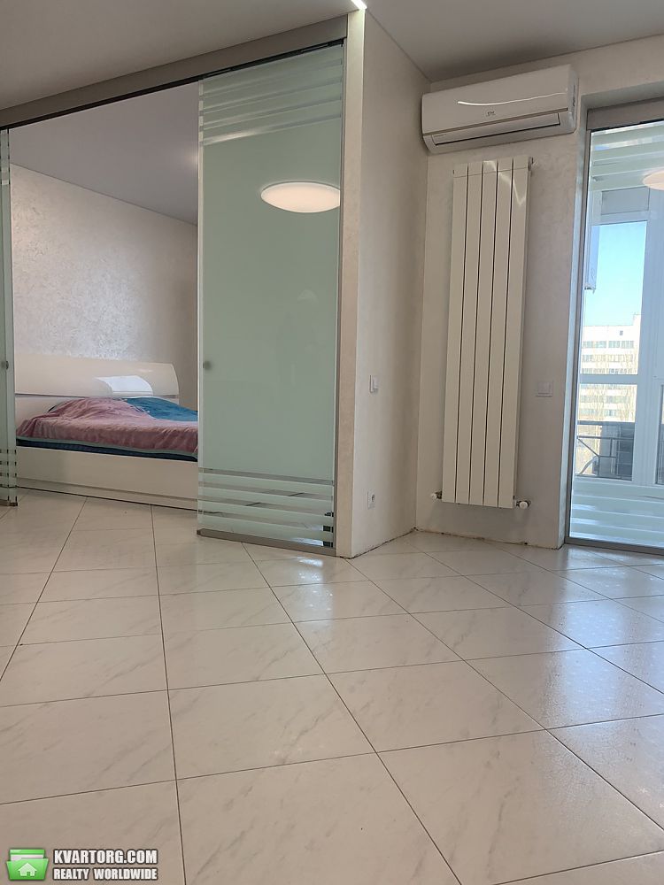 Sell 2-room apartment. Днепропетровск, Набережная Победы — photo 1