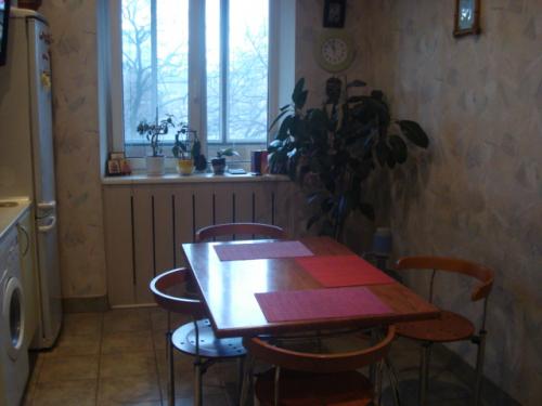 Rent out 2-room apartment. Днепропетровск, Карла Маркса 71 — photo 1