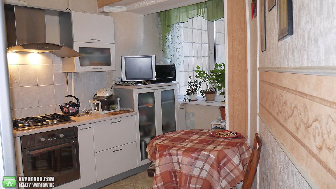 Sell 4-room apartment. Киев,  Приречная — photo 1
