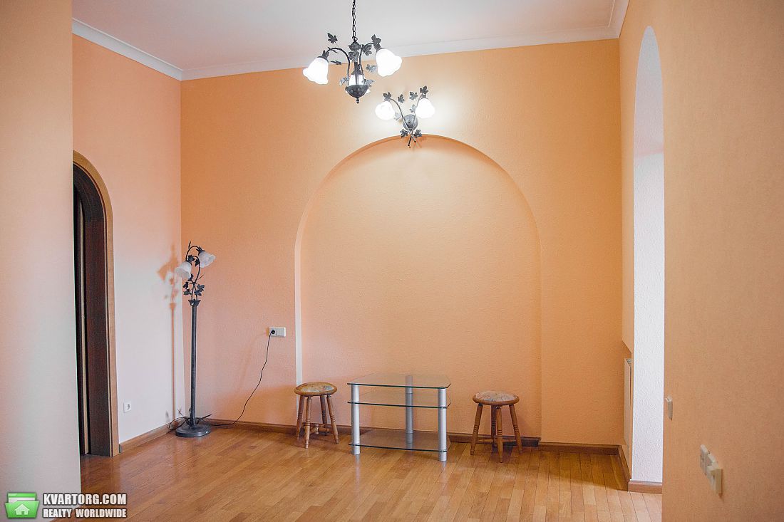 Rent out 3-room apartment. Киев,  Малоподвальная — photo 2