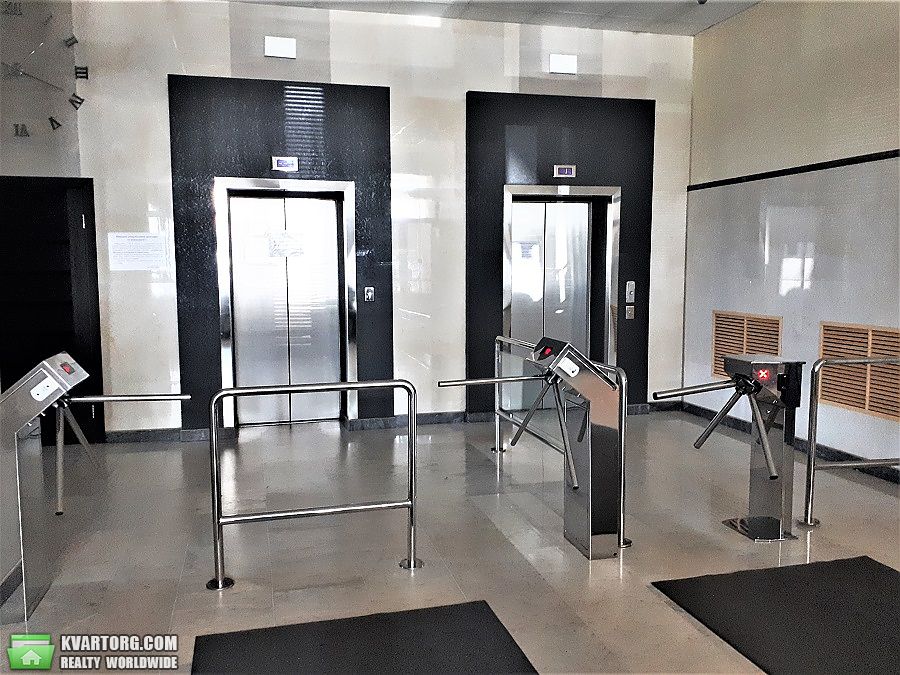 Rent out office. Киев, Сверстюка — photo 1