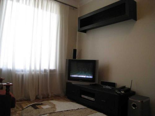 Rent out 2-room apartment. Днепропетровск, Миронова — photo 1