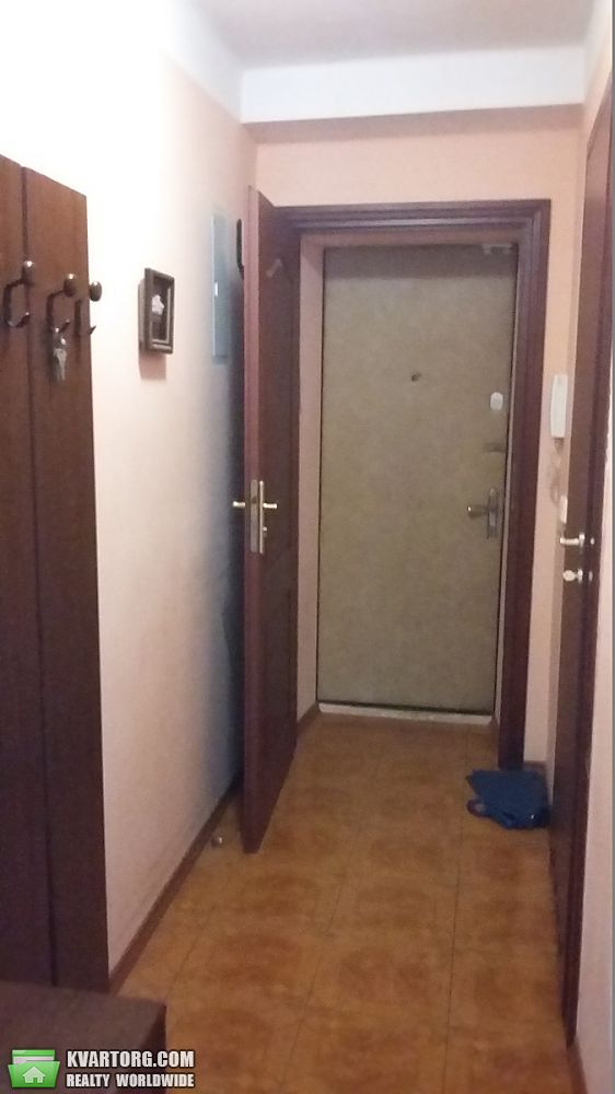 Rent out 2-room apartment. Киев, Соломенская — photo 9