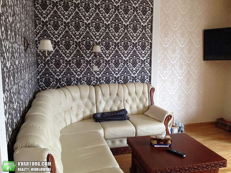 Rent out 3-room apartment. Киев,  Жилянская — photo 1