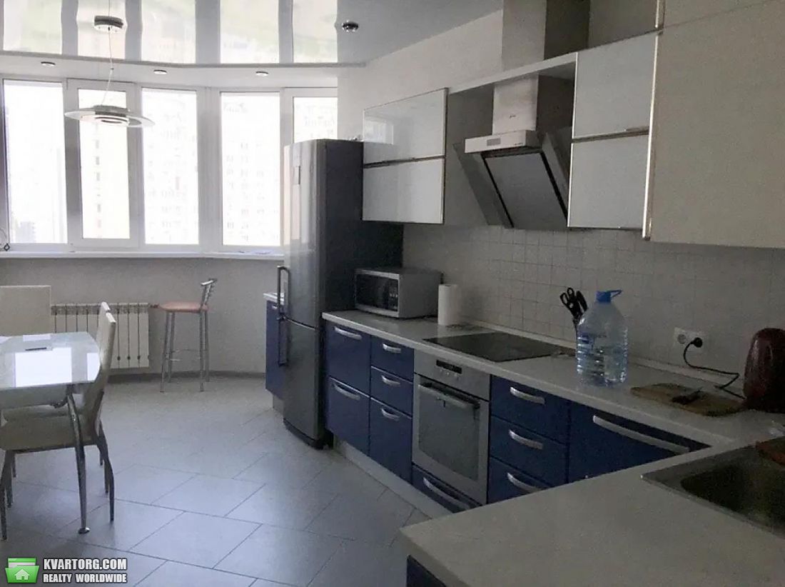 Rent out 4-room apartment. Киев,  Днепровская наб — photo 1