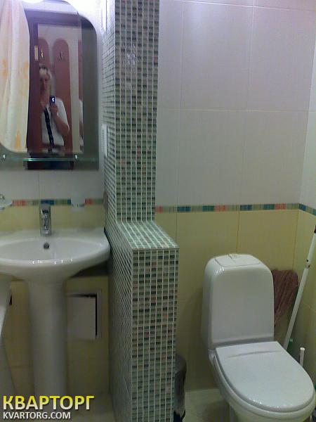 Rent out 2-room apartment. Киев, Жилянская — photo 9