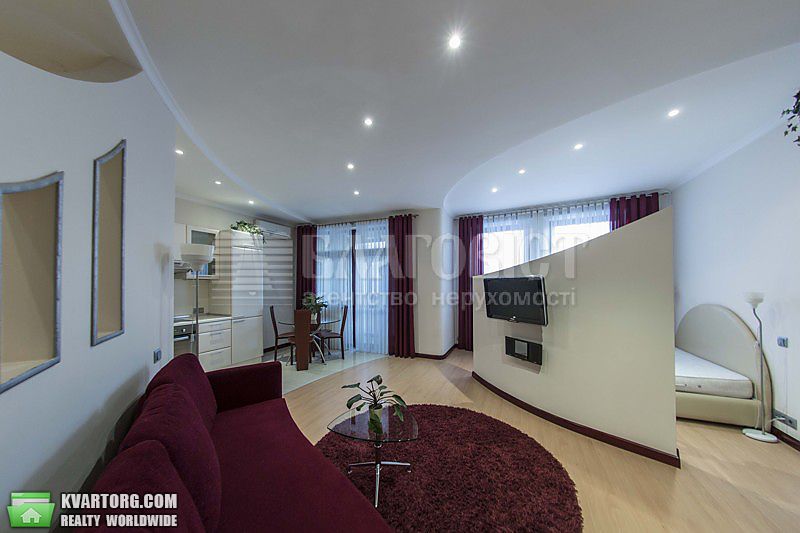Rent out 2-room apartment. Киев,  Шота Руставели — photo 1