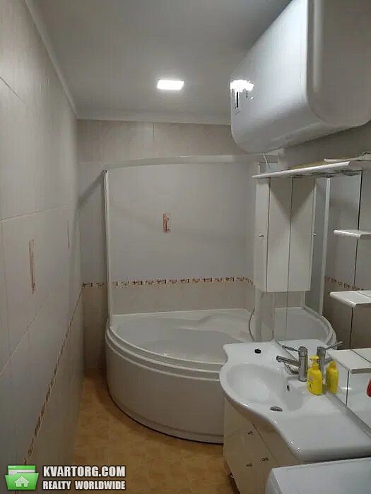 Rent out 2-room apartment. Киев,  Бажана — photo 4