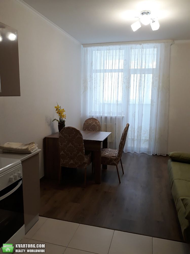 Rent out 1-room apartment. Киев, Пчилки — photo 2