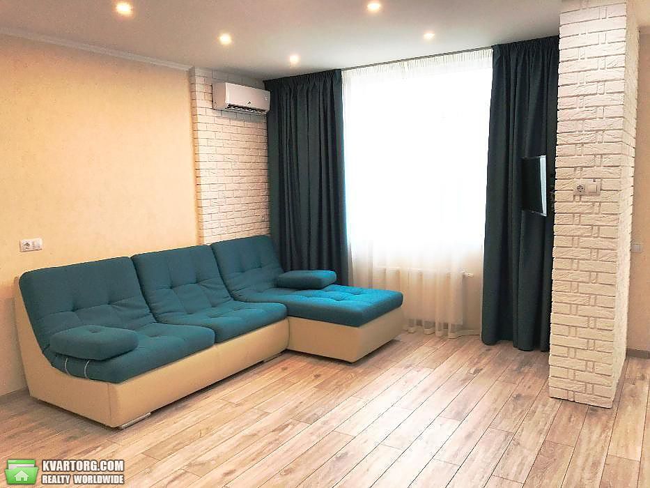 Rent out 1-room apartment. Киев,  Ямская — photo 1