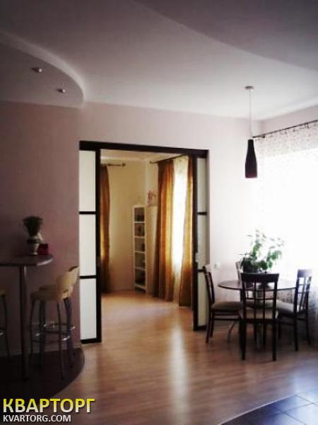 Rent out 2-room apartment. Киев,  Дмитриевская — photo 1