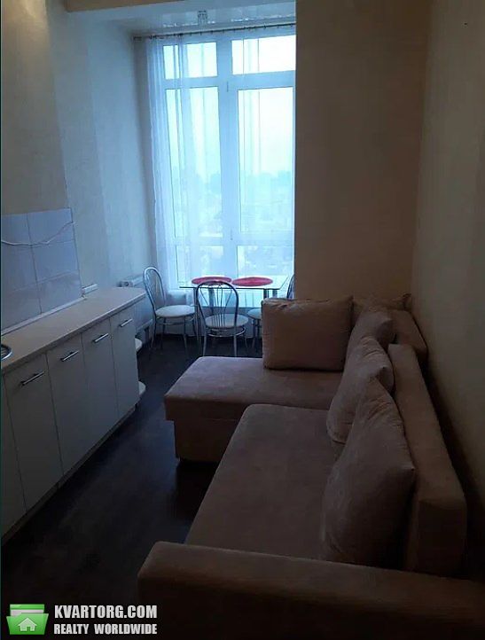 Rent out 1-room apartment. Киев,  Жилянская — photo 3