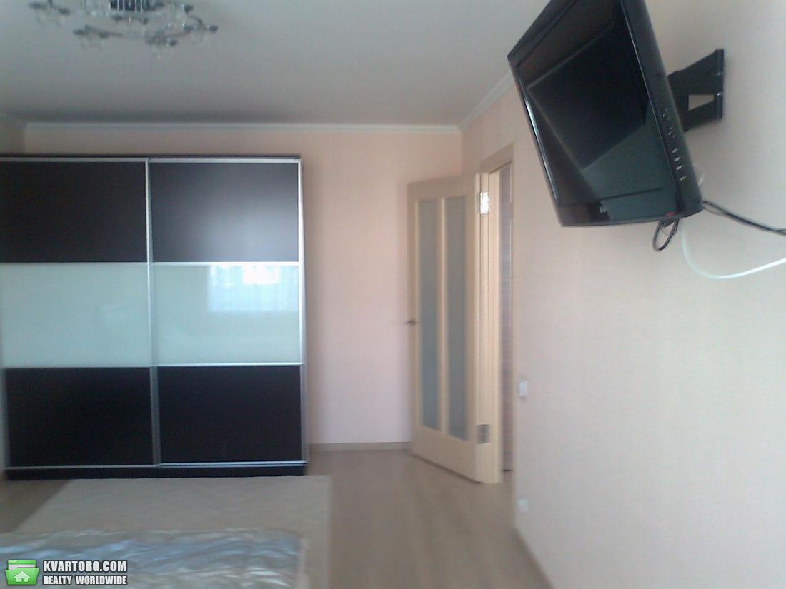 Rent out 2-room apartment. Киев,  Сечевых Стрельцов — photo 5