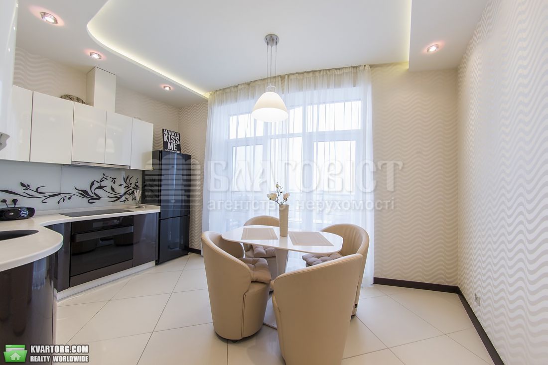 Rent out 2-room apartment. Киев,  Мельникова — photo 4