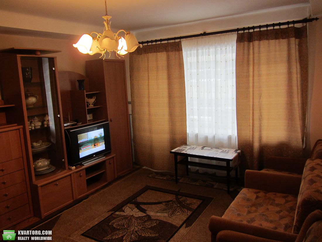 Rent out 3-room apartment. Киев,  Кловский спуск — photo 1