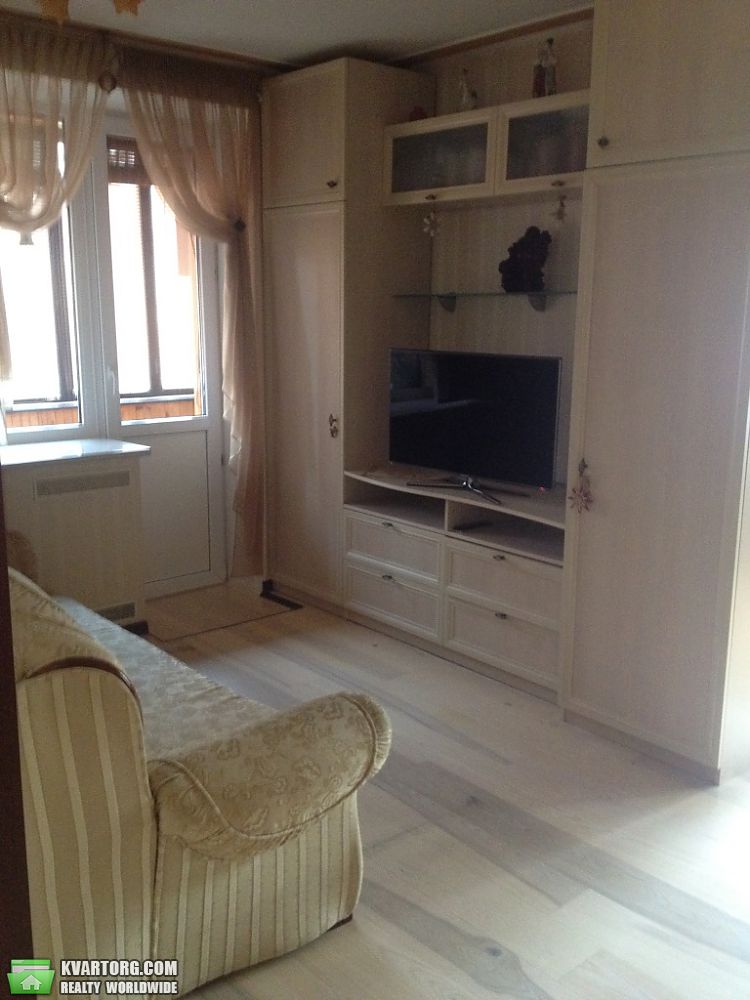 Sell 2-room apartment. Киев,  Кустанайская — photo 1