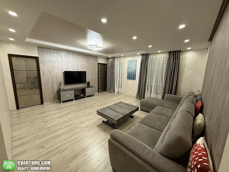 Rent out 3-room apartment. Днепропетровск, Василя Жуковського — photo 1