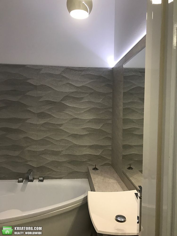 Rent out 3-room apartment. Киев, Драгомирова — photo 8