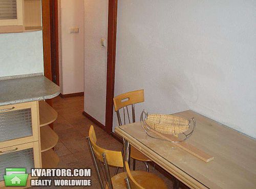 Rent out 2-room apartment. Киев, Панельная — photo 3