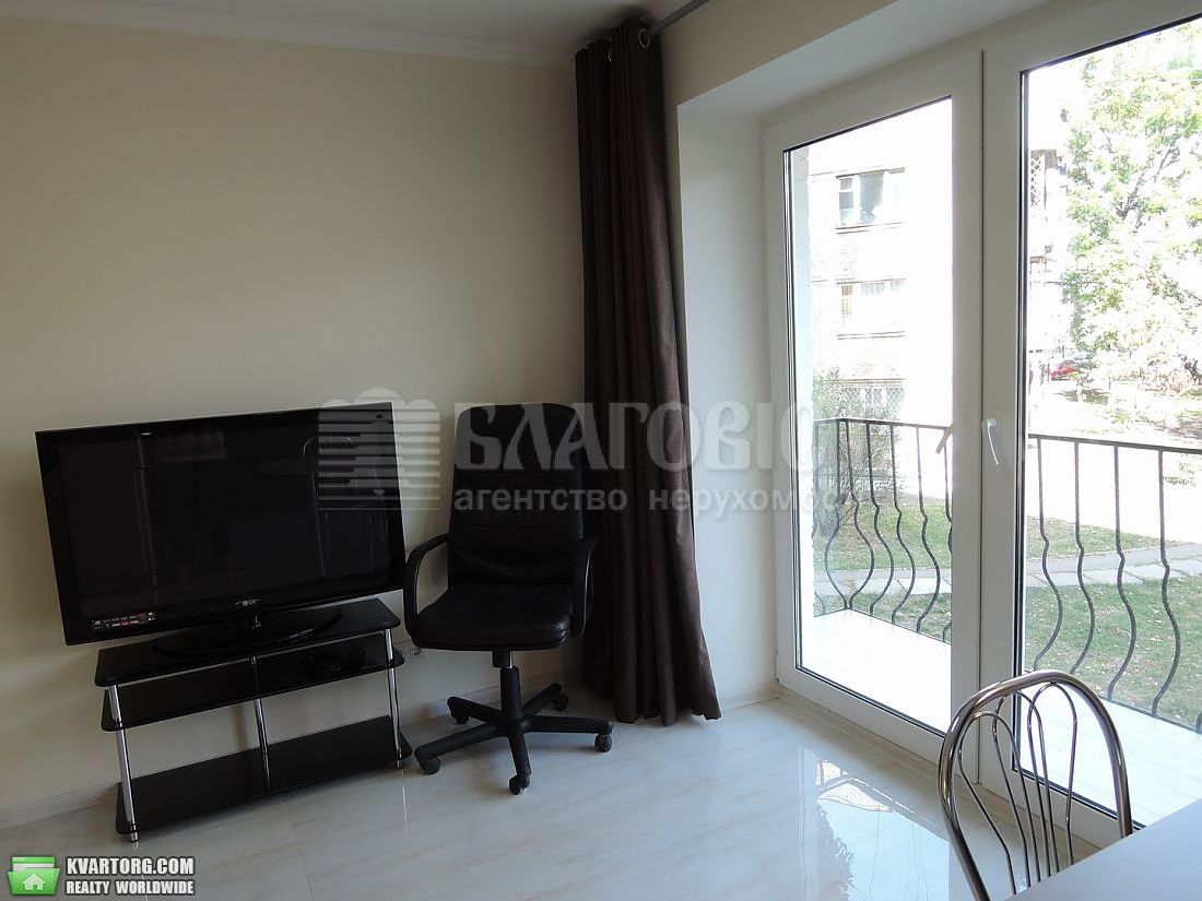 Rent out 2-room apartment. Киев,  Кутузова — photo 3