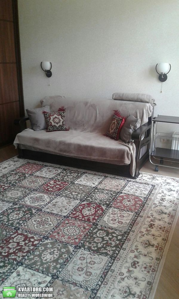 Rent out 1-room apartment. Киев, Соборности — photo 3