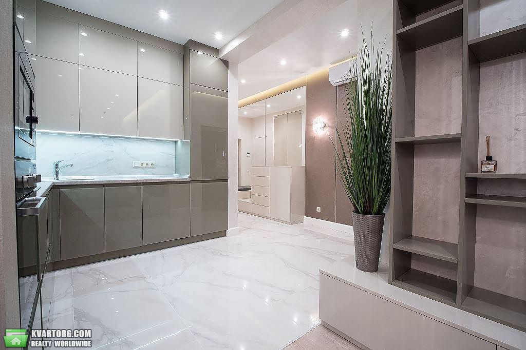 Rent out 2-room apartment. Киев,  Саксаганского — photo 3