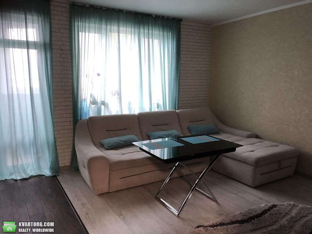 Rent out 2-room apartment. Киев,  Шумского — photo 1
