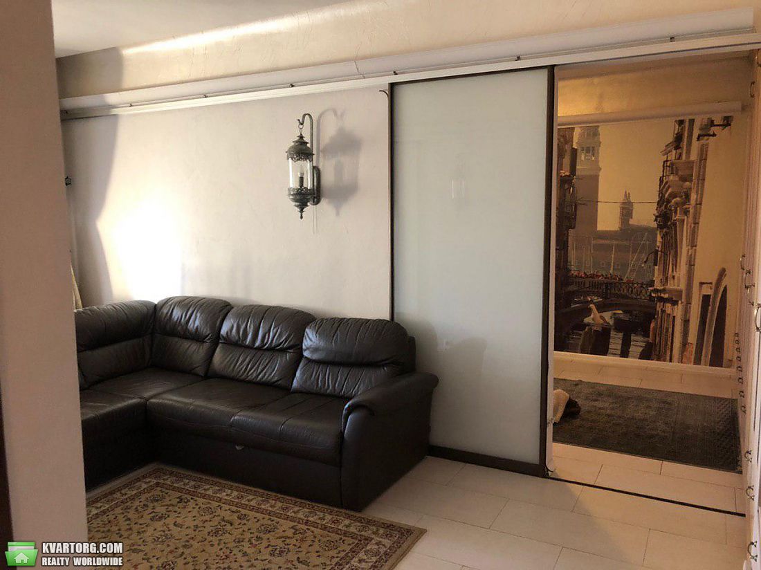 Rent out 2-room apartment. Киев,  Гоголевская — photo 1