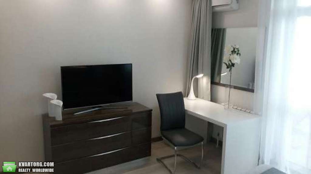 Rent out 2-room apartment. Киев,  Демиевская — photo 7
