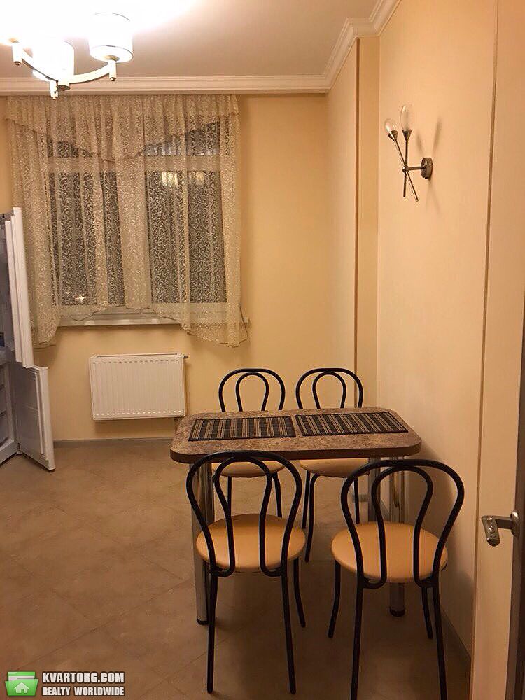 Rent out 2-room apartment. Киев,  Богдановская — photo 3