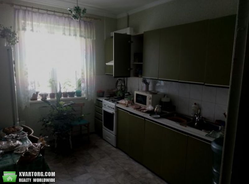 Sell 3-room apartment. Киев,  Каштановая — photo 1