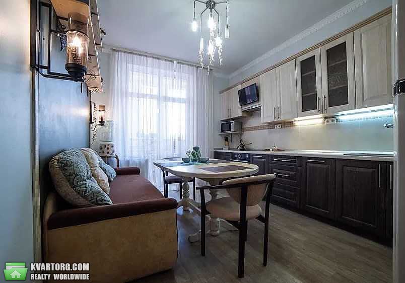 Rent out 3-room apartment. Киев,  Павловская — photo 3
