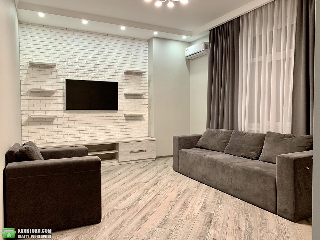 Rent out 2-room apartment. Киев, Евгения Коновальца — photo 3