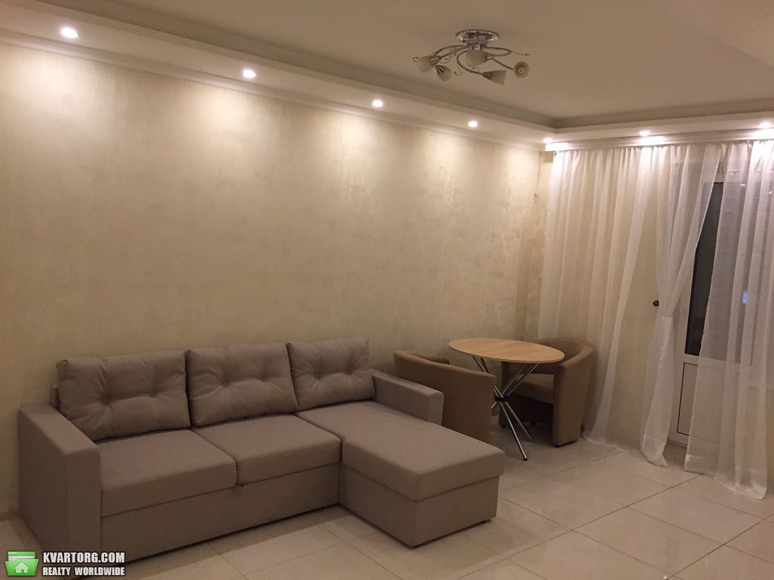Rent out 1-room apartment. Киев,  Набережно-Луговая — photo 1