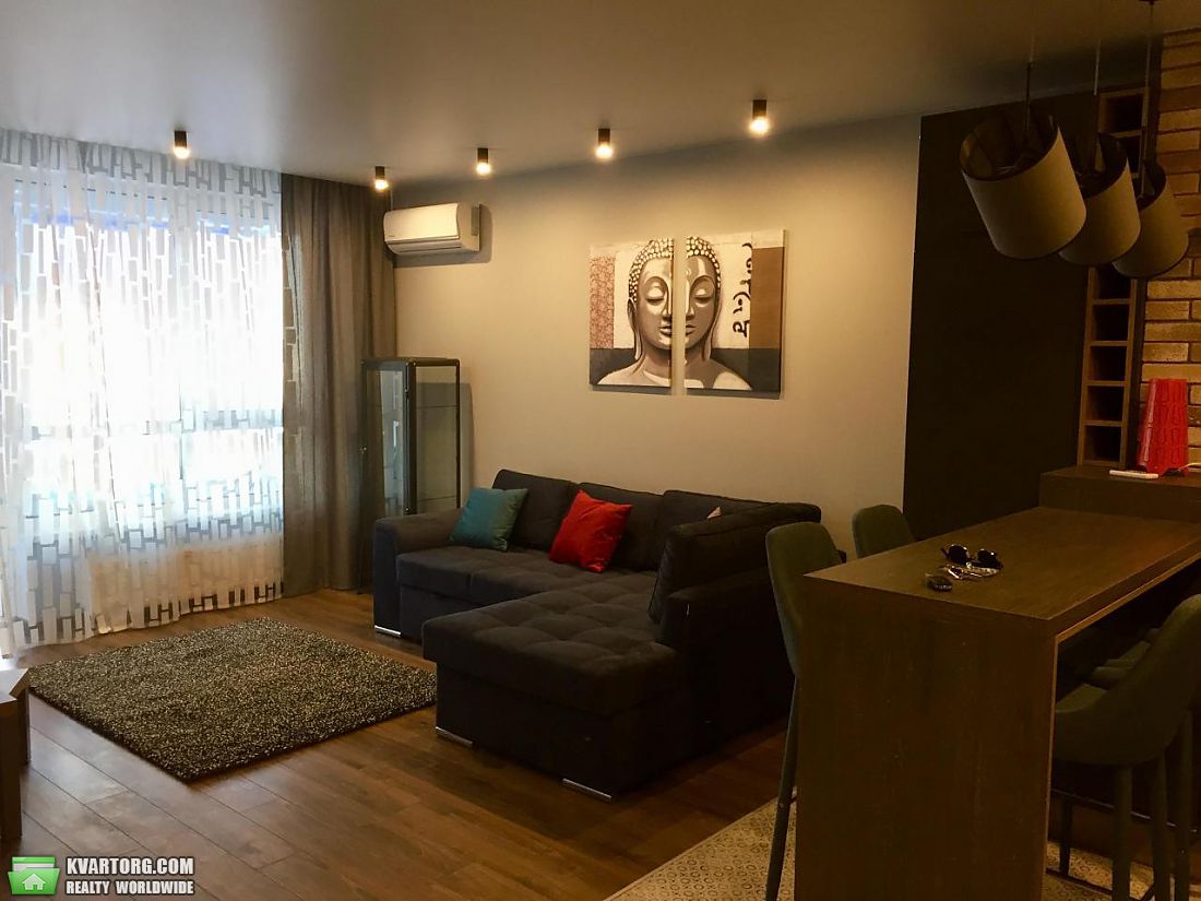 Rent out 2-room apartment. Киев,  Заречная — photo 1