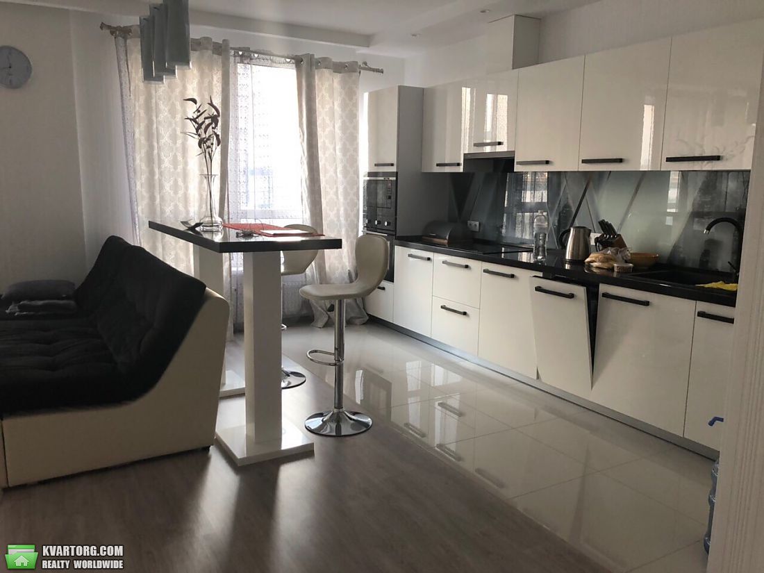 Rent out 2-room apartment. Киев,  Заречная — photo 1