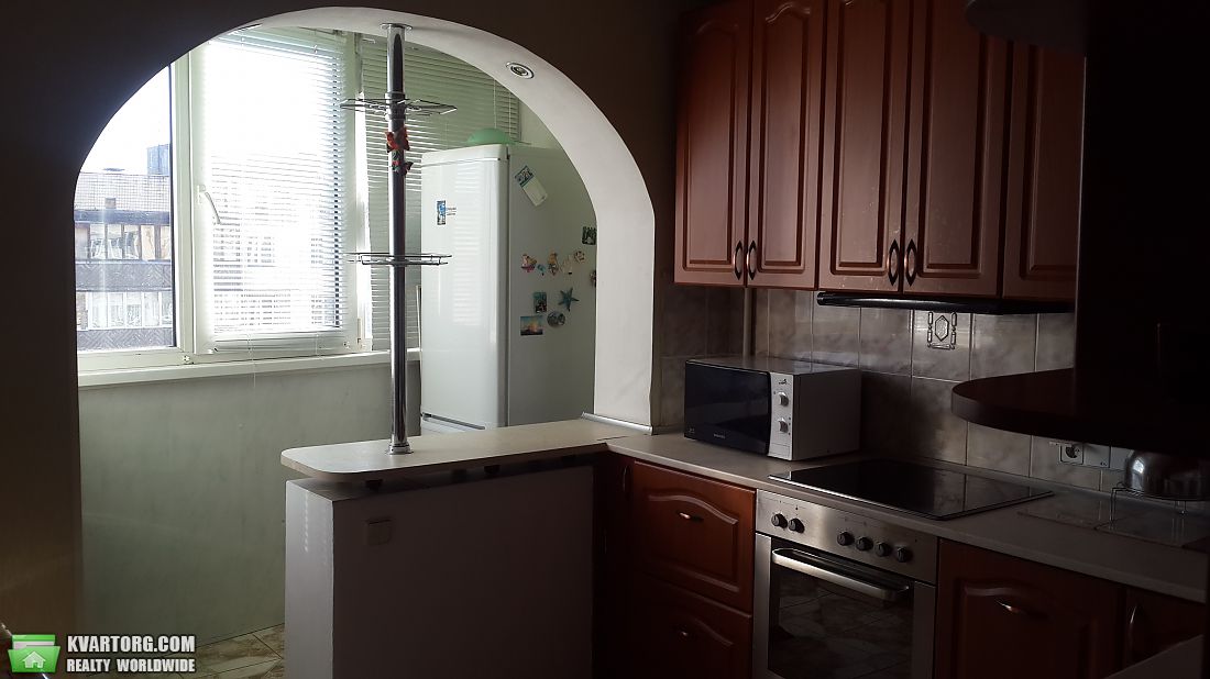 Rent out 3-room apartment. Киев,  Рижская — photo 2