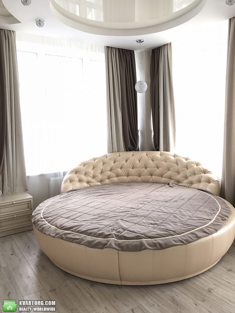 Rent out 3-room apartment. Киев, Драгомирова ул. — photo 2