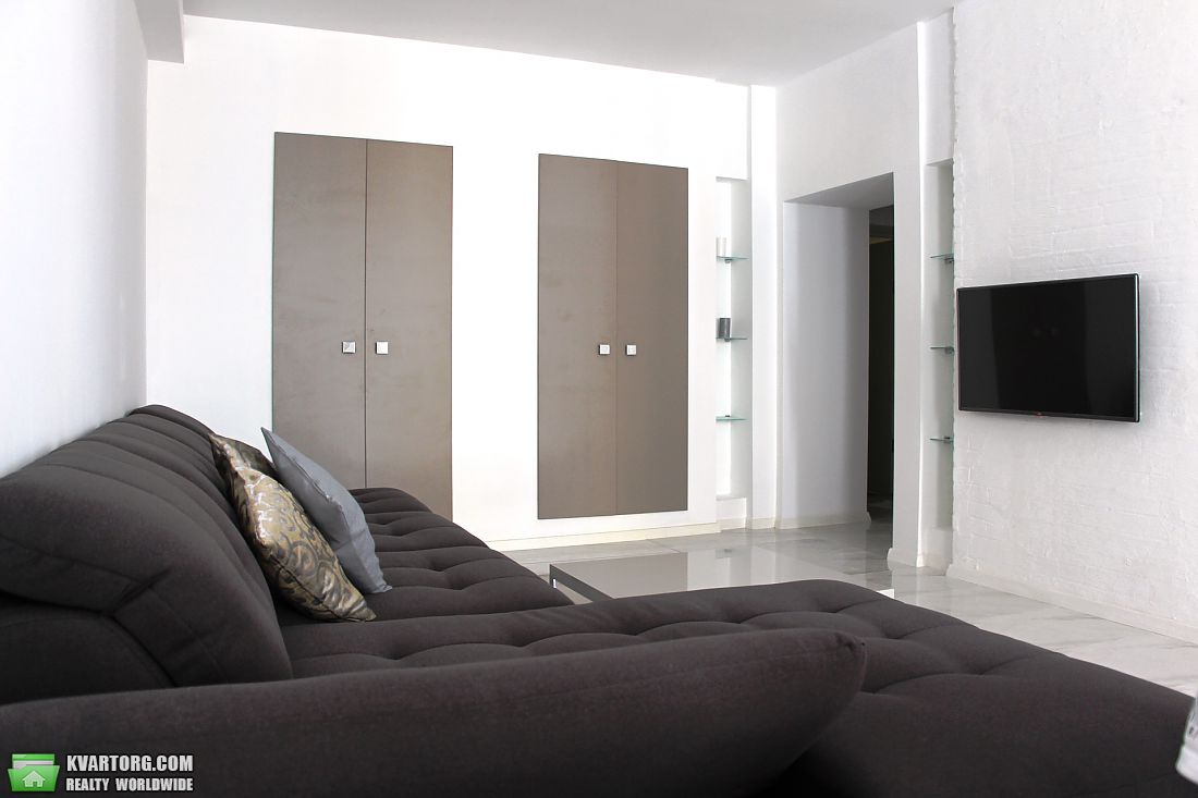Rent out 2-room apartment. Киев,  Михайловская — photo 3