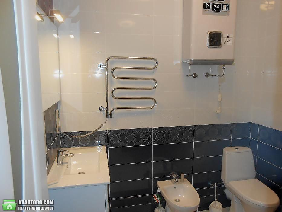 Rent out 3-room apartment. Киев,  Лабораторный пер — photo 8