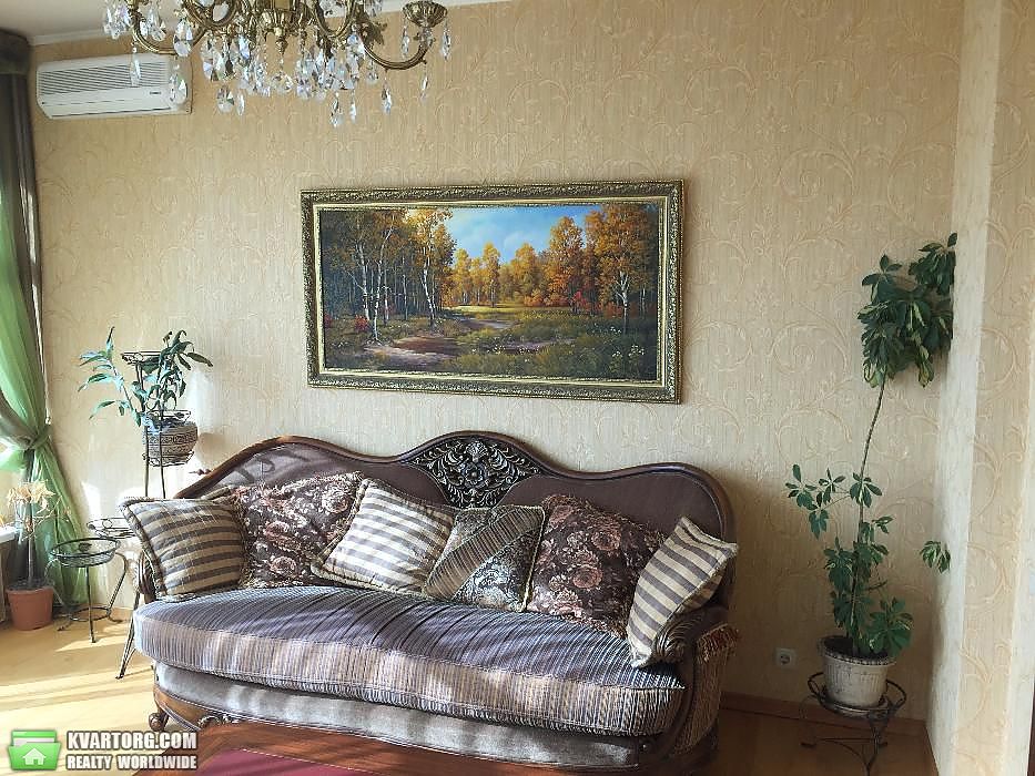 Rent out 3-room apartment. Киев,  Щорса — photo 1