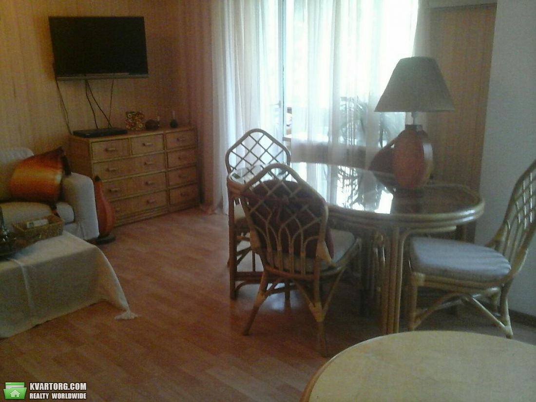 Rent out 2-room apartment. Киев,  Богдана Хмельницкого — photo 1