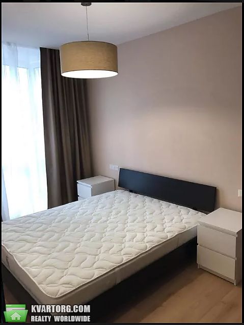 Rent out 2-room apartment. Киев,  Дарогоманова — photo 1