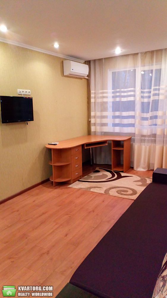 Rent out 2-room apartment. Харьков, Проспект Гагарина — photo 1