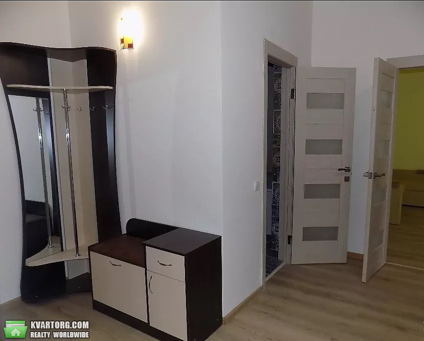 Rent out 2-room apartment. Киев, ЖК — photo 3