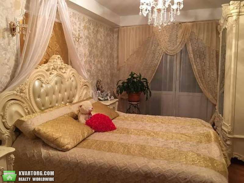 Sell 3-room apartment. Киев,  Ромена Роллана бул — photo 1