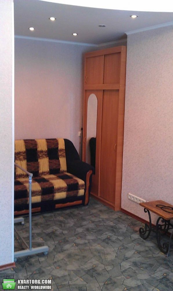 Rent out 1-room apartment. Киев,  Сковороды — photo 4