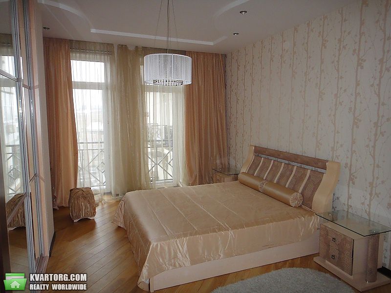 Rent out 3-room apartment. Киев,  Хоривая — photo 1