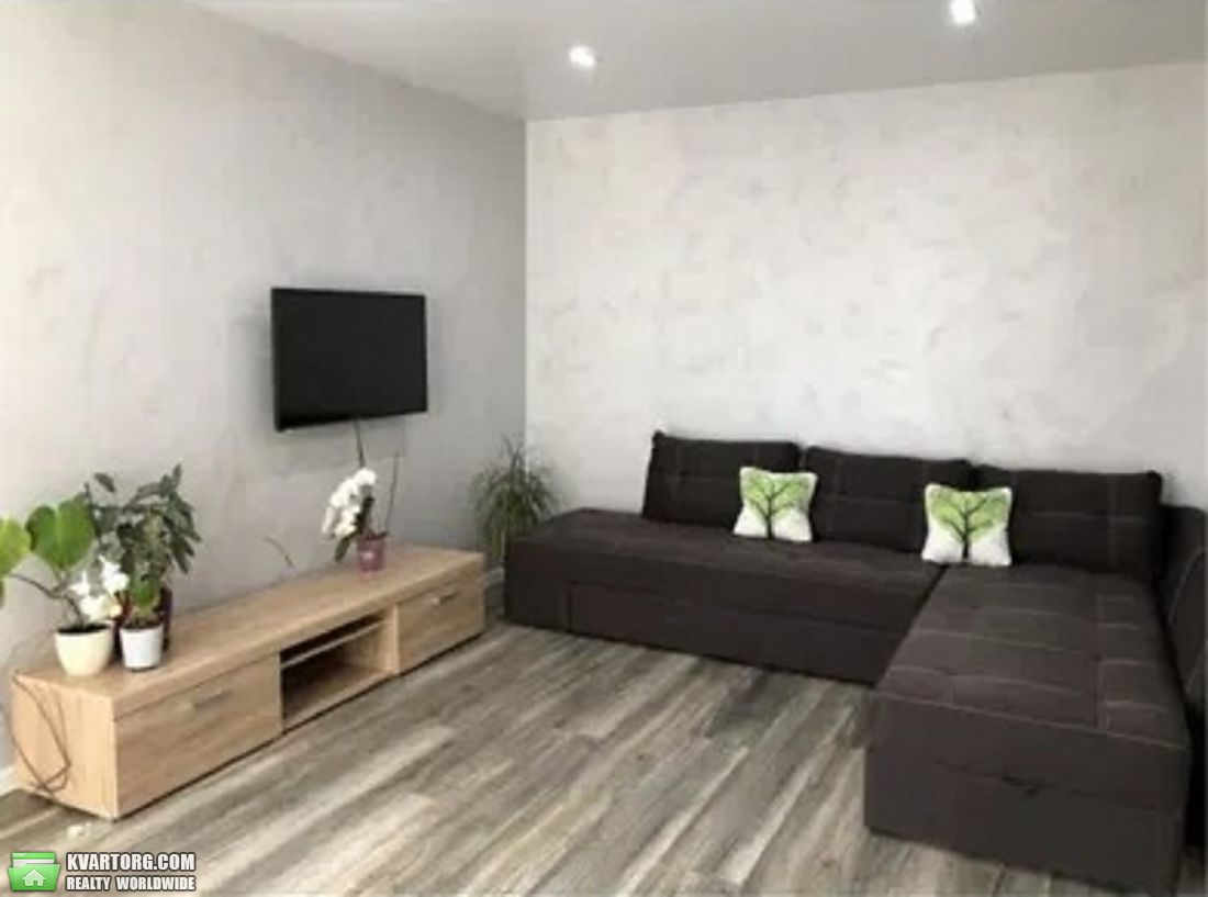 Sell 2-room apartment. Киев,  Комбинатная — photo 1